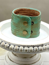Load image into Gallery viewer, Patina effect Leather Sliced Cuff bracelet