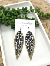 Load image into Gallery viewer, Lola fringe earrings with chain