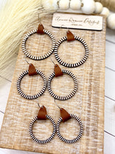 Load image into Gallery viewer, Striped Wood hoop earrings (brown leather)