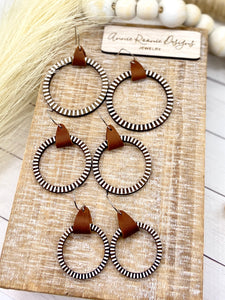 Striped Wood hoop earrings (brown leather)