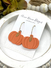 Load image into Gallery viewer, Pumpkin Clay earrings