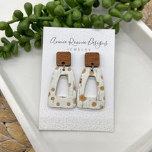 Load image into Gallery viewer, Keyhole leather earrings (wood post)