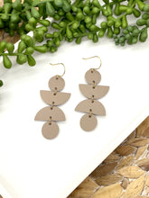 Load image into Gallery viewer, Stella earrings