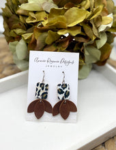Load image into Gallery viewer, Triple Petal earrings