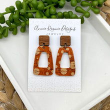 Load image into Gallery viewer, Keyhole leather earrings (wood post)