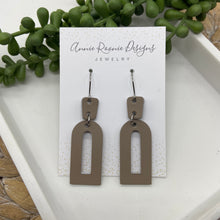 Load image into Gallery viewer, Phoebe earrings