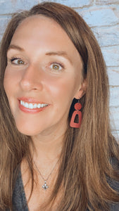 Keyhole earrings in solid leather