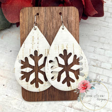 Load image into Gallery viewer, Snowflake earrings