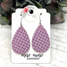 Load image into Gallery viewer, Lavender Crosshatch Suede Teardrop earrings