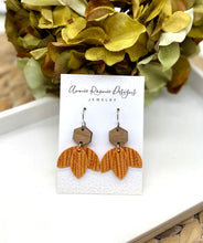 Load image into Gallery viewer, Triple Petal earrings