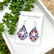 Load image into Gallery viewer, Janie earrings
