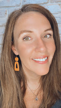 Load image into Gallery viewer, Keyhole earrings in solid leather