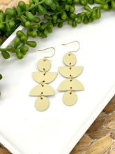 Load image into Gallery viewer, Stella earrings