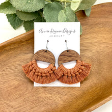 Load image into Gallery viewer, Peach Macrame + Wood earrings